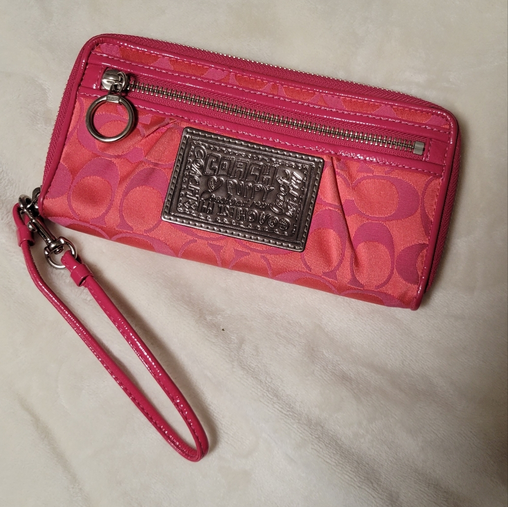 Coach Poppy Zip Wallet with Wriststrap